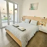 Lägenhet Ev Zin - Modern, Cozy, 1 Bed, Pool, 2 Balconies, A105 *
