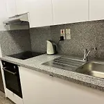 Ev Zin - Modern, Cozy, 1 Bed, Pool, 2 Balconies, A105 Lägenhet