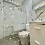 Ev Zin - Modern, Cozy, 1 Bed, Pool, 2 Balconies, A105 Lägenhet *