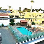 Ev Zin - Modern, Cozy, 1 Bed, Pool, 2 Balconies, A105 Lägenhet *