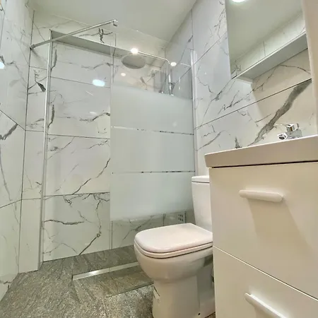 Ev Zin - Modern, Cozy, 1 Bed, Pool, 2 Balconies, A105 *