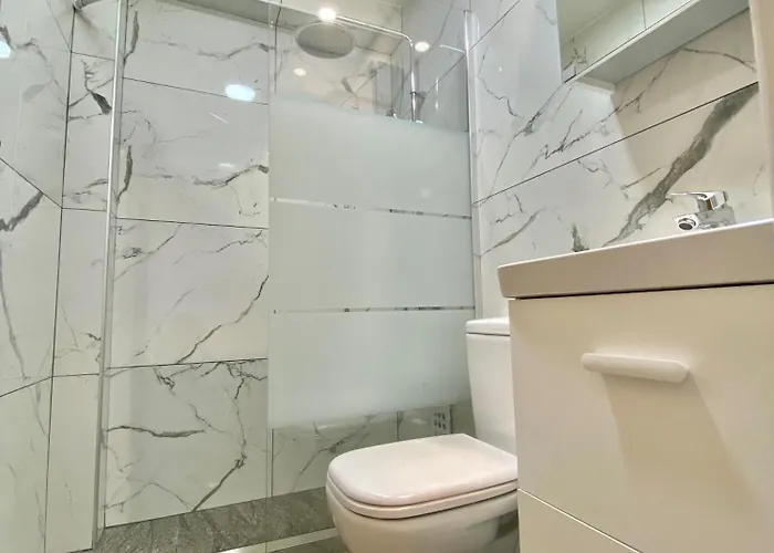 Ev Zin - Modern, Cozy, 1 Bed, Pool, 2 Balconies, A105 *