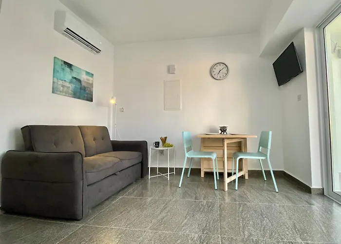 Apartmán Ev Zin - Modern, Cozy, 1 Bed, Pool, 2 Balconies, A105 *
