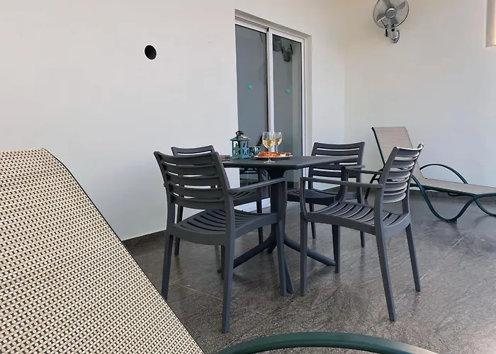 Apartmán Ev Zin - Modern, Cozy, 1 Bed, Pool, 2 Balconies, A105 *