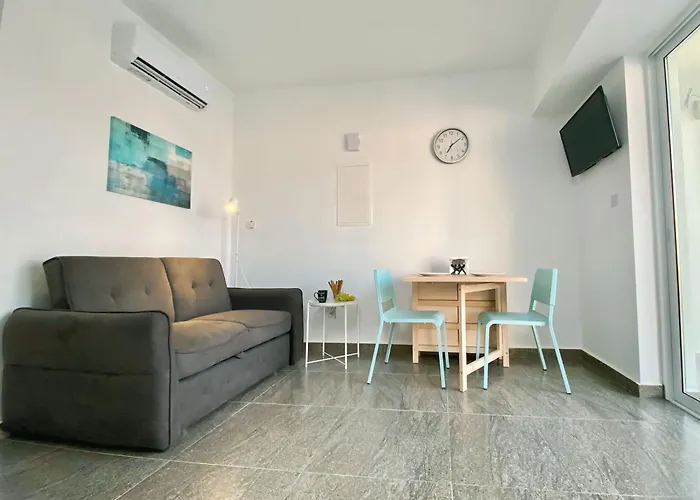 Ev Zin - Modern, Cozy, 1 Bed, Pool, 2 Balconies, A105