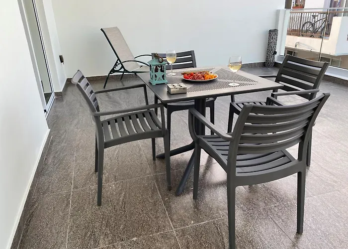 Ev Zin - Modern, Cozy, 1 Bed, Pool, 2 Balconies, A105 パ フォス