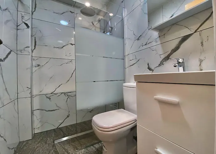 Ev Zin - Modern, Cozy, 1 Bed, Pool, 2 Balconies, A105 パ フォス