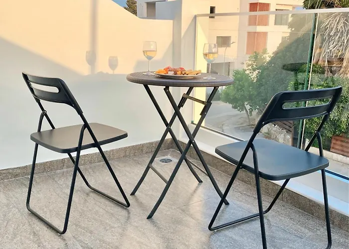 Ev Zin - Modern, Cozy, 1 Bed, Pool, 2 Balconies, A105 アパート パ フォス